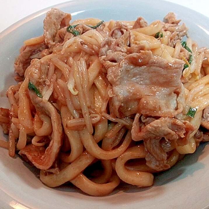 豚バラともやしと韮のソース焼うどん